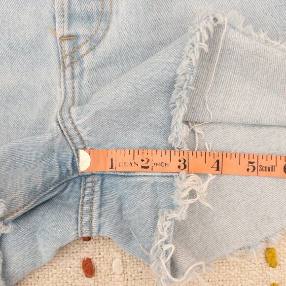 Levi's Waterless Wedgie Shorts Light Wash Size 27 Irregular - Picture 9 of 12
